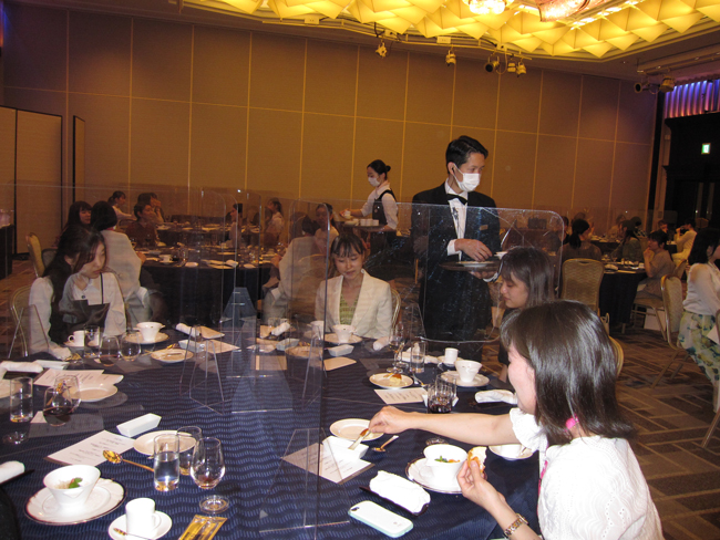 202614_tablemanners_2.jpg