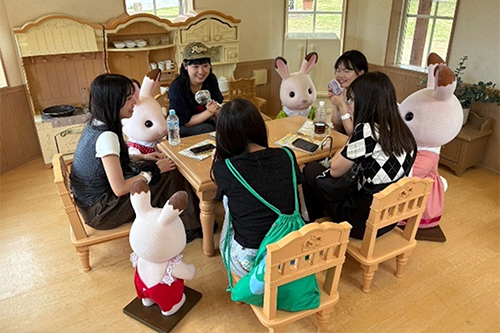 260806_report_childhood_harvest_hill0.jpg