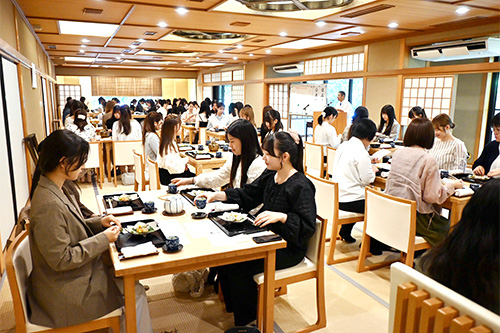 261007_report_table_manners3.jpg