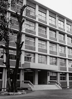 楽真館　1964年4月7日第1期工事完成。当時、同志社学園で最大の建物であった