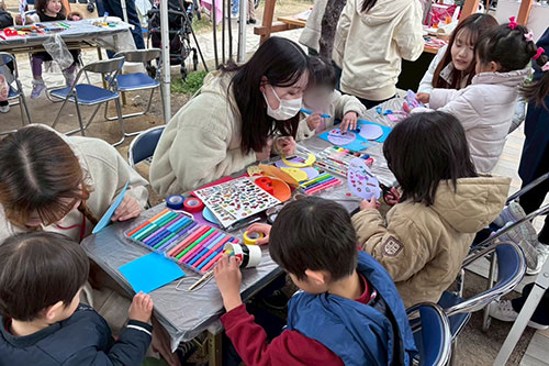 260529_childhood_report_marche_playful04.jpg