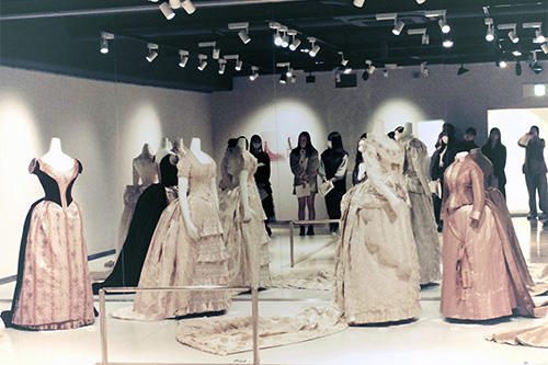 裾引くトレーン―19世紀後半のドレス展」を鑑賞(被服学研究室